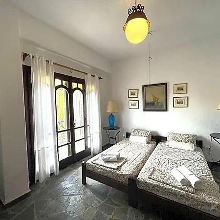 Spacious Maisonette On The 