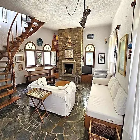 Szálloda Spacious Maisonette On The 