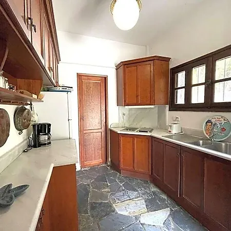 Hotel Spacious Maisonette On The 