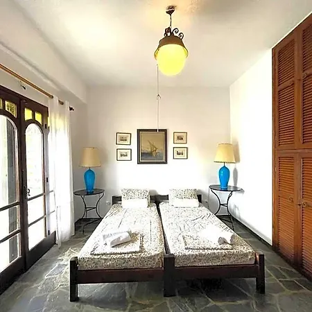 Spacious Maisonette On The 