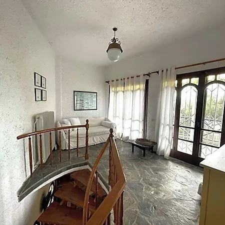 Hotel Spacious Maisonette On The 