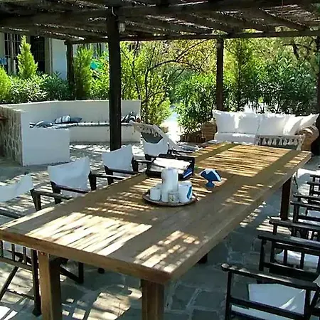 Spacious Maisonette On The 