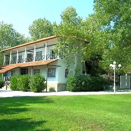 Hotel Spacious Maisonette On The 