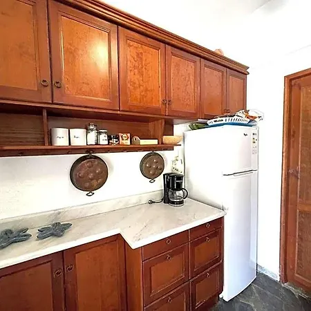 Spacious Maisonette On The 