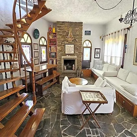 Spacious Maisonette On The 