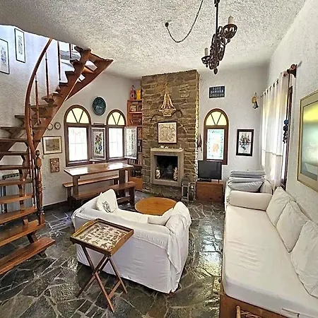 Spacious Maisonette On The 