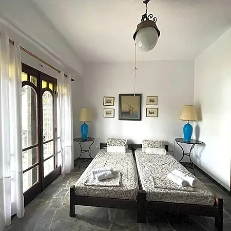Spacious Maisonette On The 