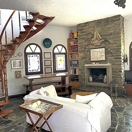 Spacious Maisonette On The 