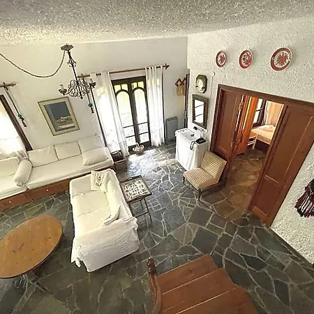Spacious Maisonette On The 